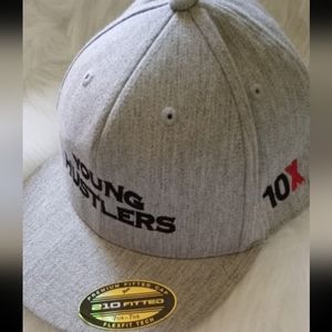 NWOT Young Hustlers 210 Premium Flexfit Flatbill Baseball Cap Unisex Size L/XL